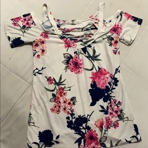 // Flower shirt with no shoulders //